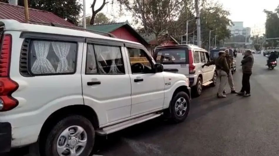 UP Crime: लखनऊ में मुख्यमंत्री आवास के बाहर बम की सूचना, मौके पर बम निरोधक दस्ता पहुंचा
