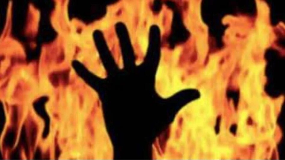 Punjab Crime News: गुरदासपुर में 60 साल के बुजुर्ग ने पत्नी को पीट-पीटकर मार डाला, शव जलाने कोशिश Punjab Crime News: गुरदासपुर में 60 साल के बुजुर्ग ने पत्नी को पीट-पीटकर मार डाला, शव जलाने कोशिश
