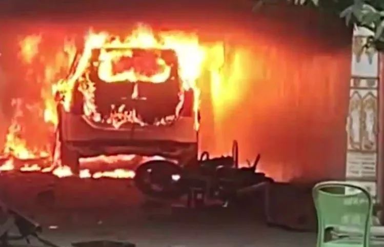 Patna Bawal: बात की बात पर बन गया बतंगढ़, पटना में हो गया बवाल, 45 राउंड चली गोलियां, दो लोग मारे गए, इस वजह से शुरू हुआ था झगड़ा Patna Bawal: बात की बात पर बन गया बतंगढ़, पटना में हो गया बवाल, 45 राउंड चली गोलियां, दो लोग मारे ग...