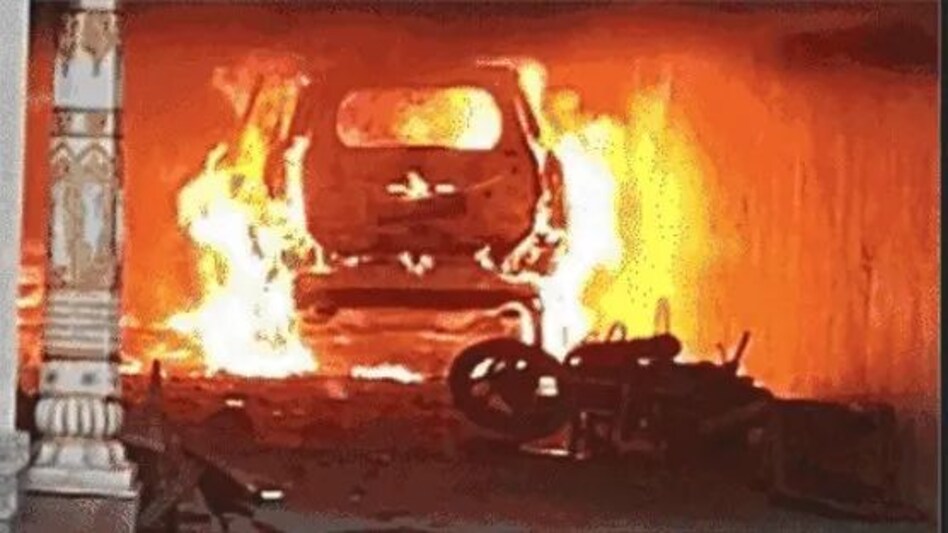 Bihar News : पार्किंग विवाद नहीं बल्कि इस जमीन को लेकर पटना में भड़की है आग, पूरी कहानी जानिए Bihar News : पार्किंग विवाद नहीं बल्कि इस जमीन को लेकर पटना में भड़की है आग, पूरी कहानी जानिए