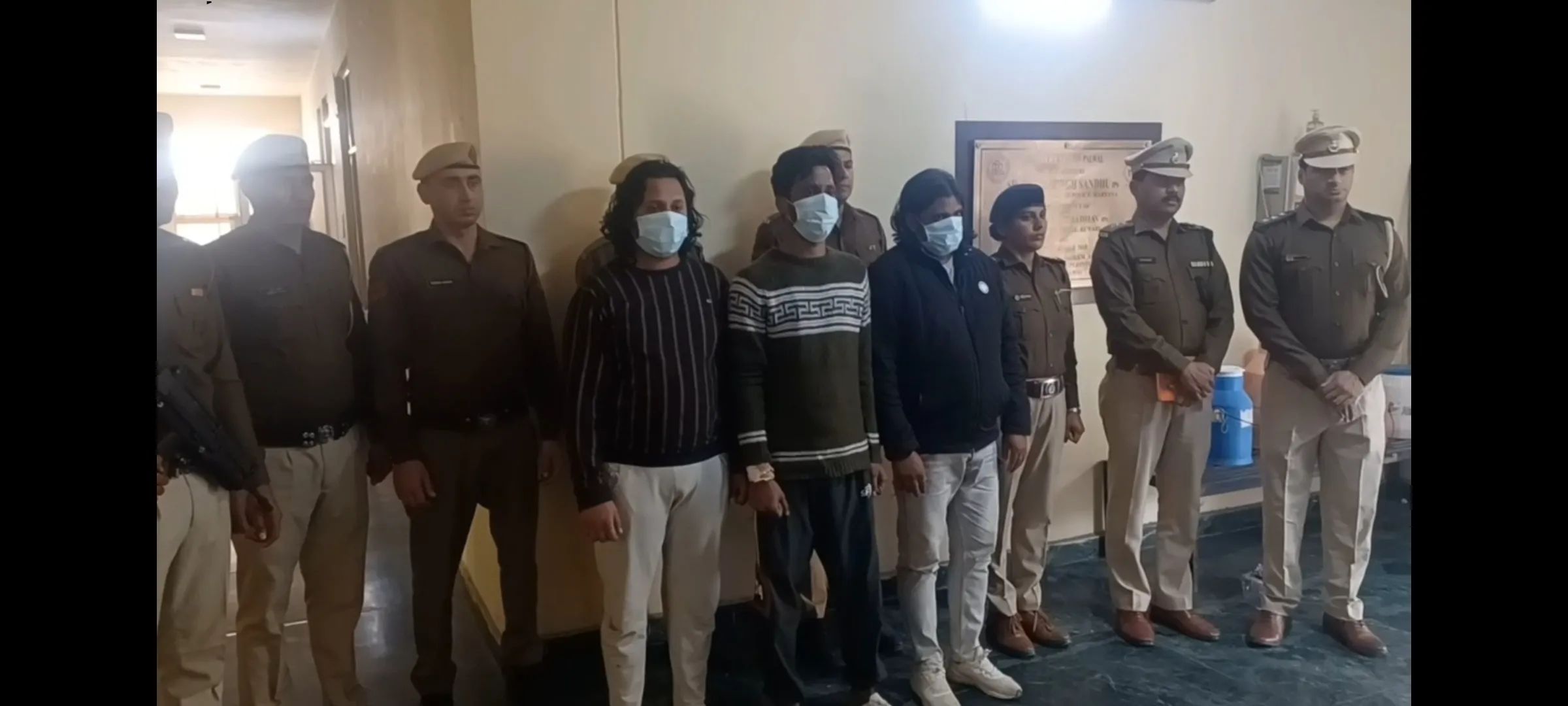 पलवल में CCTV कैमरे के सामने कई लड़कों ने चाकू मार मर्डर कर दिया, 3 अरेस्ट पलवल में CCTV कैमरे के सामने कई लड़कों ने चाकू मार मर्डर कर दिया, 3 अरेस्ट