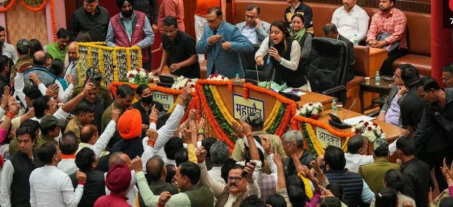 MCD की स्थायी समिति को लेकर क्यों बरपा है हंगामा? दिल्ली एमसीडी की बैठक में हंगामा