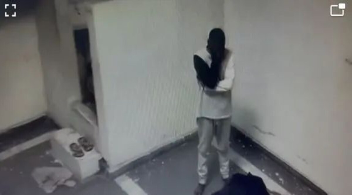 Sukesh Chandrashekhar:...जब जेल के अंदर फूट-फूट कर रोया सुकेश, देखें वीडियो sukesh