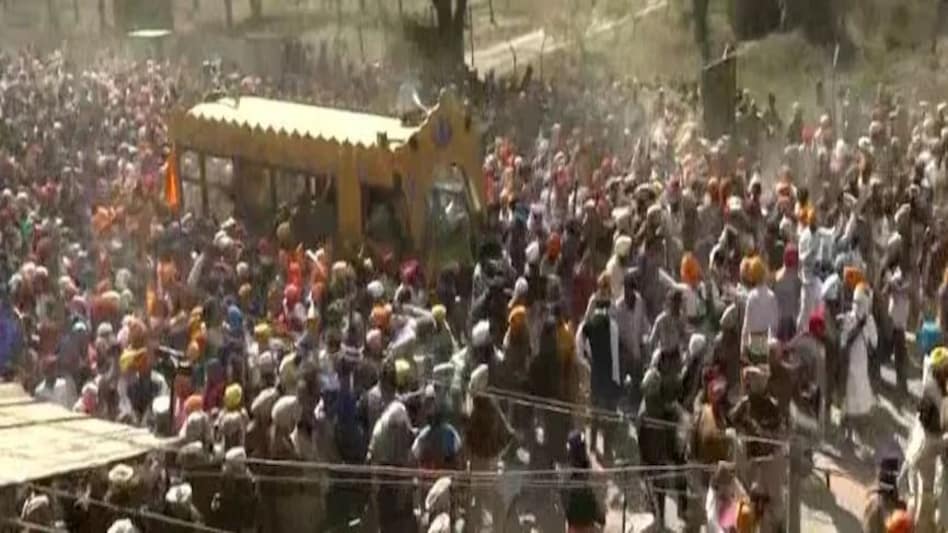 देखें वीडियो - Punjab Crime News: पंजाब के अजनाला थाने पर हमला, निहंग सिखों ने दिया घटना को अंजाम देखें वीडियो - Punjab Crime News: पंजाब के अजनाला थाने पर हमला, निहंग सिखों ने दिया घटना को अंजाम