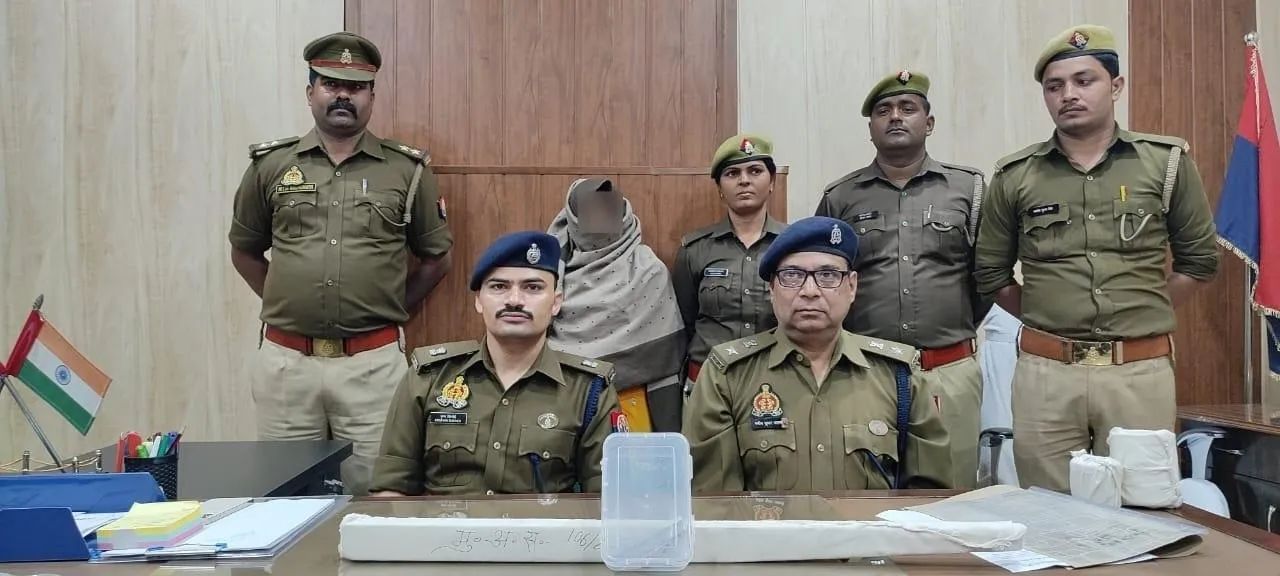 Crime News: सोते समय पत्नी ने पति का गला काट दिया, अपने 2 बेटों को भी चाकू से गोदकर मार डाला Crime News