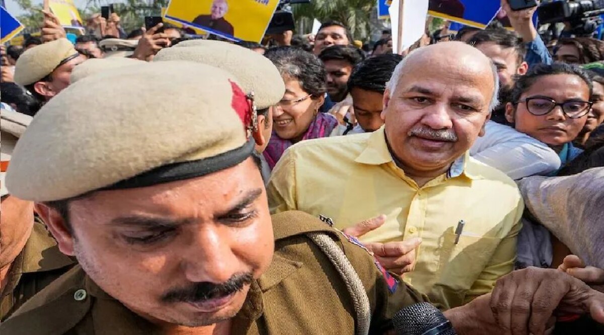 Manish Sisodia CBI: सिसोदिया की गिरफ्तारी के बाद पूरी दिल्ली में अलर्ट, आप और बीजेपी नेताओं में जुबानी जंग मनीष सिसोदिया