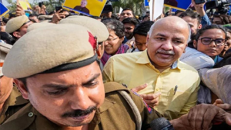 Manish Sisodia CBI: सिसोदिया की गिरफ्तारी के बाद पूरी दिल्ली में अलर्ट, आप और बीजेपी नेताओं में जुबानी जंग Manish Sisodia CBI: सिसोदिया की गिरफ्तारी के बाद पूरी दिल्ली में अलर्ट, आप और बीजेपी नेताओं में जुब...