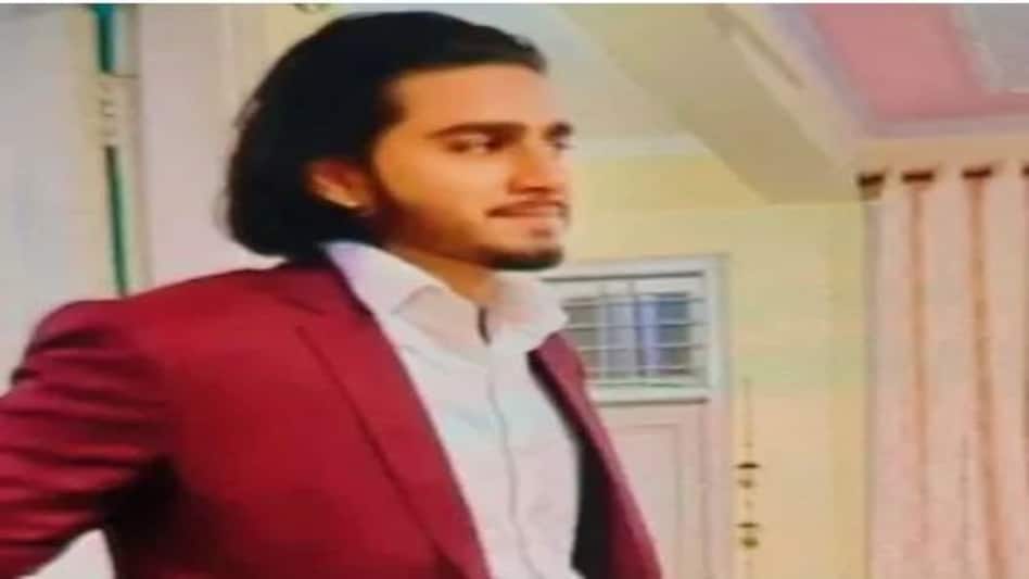 Delhi Crime: दिल्ली में केबल ऑपरेटर के दफ्तर में सरेआम शूटआउट, फायरिंग के बाद फेंका पर्चा, ...‘अब समझ गया तो ठीक, नहीं तो दूसरा प्रोग्राम जल्द बनेगा’ Delhi Crime: दिल्ली में केबल ऑपरेटर के दफ्तर में सरेआम शूटआउट, फायरिंग के बाद फेंका पर्चा, ...‘अब स...