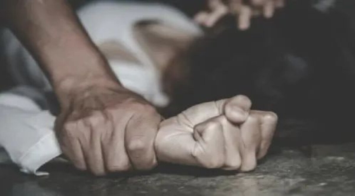 Crime News: पांच साल तक सौतेली बेटी से करता रहा रेप, पुलिस ने किया सौतेले बाप को गिरफ्तार Social Media