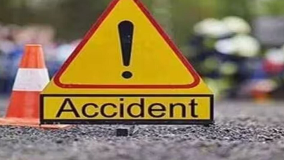 UP Crime: सड़क हादसे में पांच लोगों की मौत, तीन अन्य गंभीर रूप से घायल UP Crime: सड़क हादसे में पांच लोगों की मौत, तीन अन्य गंभीर रूप से घायल