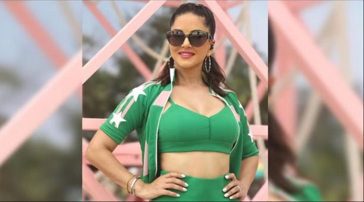 Crime News: मणिपुर में फैशन शो वैन्यू के पास धमाका, कार्यक्रम में सनी लियोनी करने वाली थीं शिरकत CrimeTak