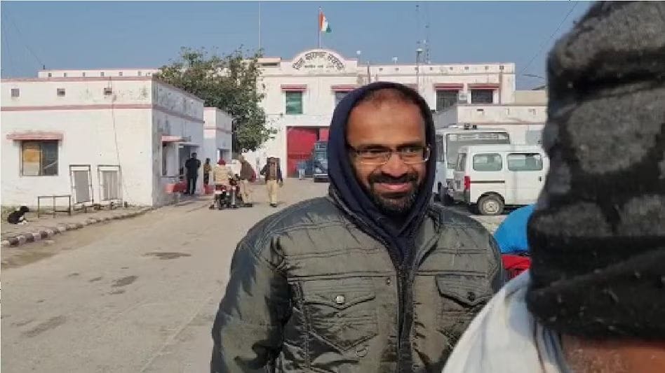 Hathras: 2 साल 4 महीने बाद रिहा हुआ पत्रकार सिद्दीकी कप्पन! Hathras: 2 साल 4 महीने बाद रिहा हुआ पत्रकार सिद्दीकी कप्पन!