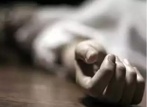 UP Crime: सूदखोरों से तंग आकर बंदूक व्यापारी ने की खुदकुशी, किया फेसबुक पर लाइव Suicide! UP Crime: सूदखोरों से तंग आकर बंदूक व्यापारी ने की खुदकुशी, किया फेसबुक पर लाइव Suicide!