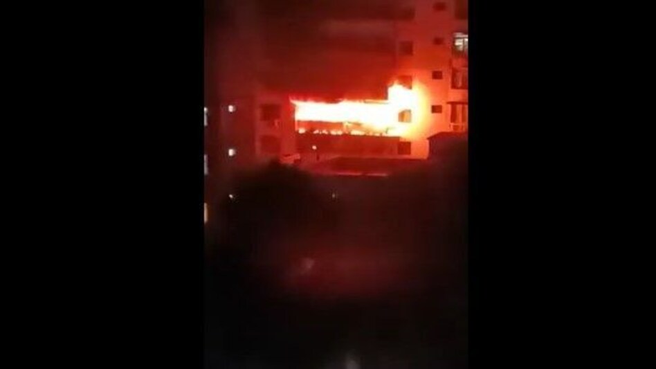 Dhanbad fire : धनबाद में इमारत में भीषण आग लगने के 14 लोगों की मौत, 14 अन्य घायल Dhanbad fire : धनबाद में इमारत में भीषण आग लगने के 14 लोगों की मौत, 14 अन्य घायल