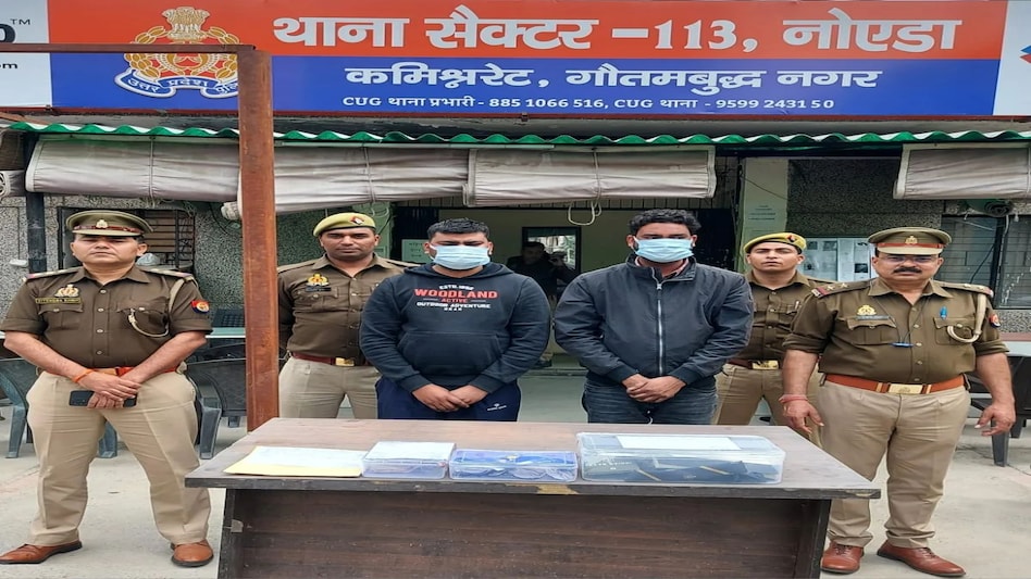 UP Crime: फर्जी लेफ्टिनेंट कमांडर बन ठगी करने वाले गिरफ्तार, सेना में नौकरी के नाम पर लाखों की ठगी UP Crime: फर्जी लेफ्टिनेंट कमांडर बन ठगी करने वाले गिरफ्तार, सेना में नौकरी के नाम पर लाखों की ठगी