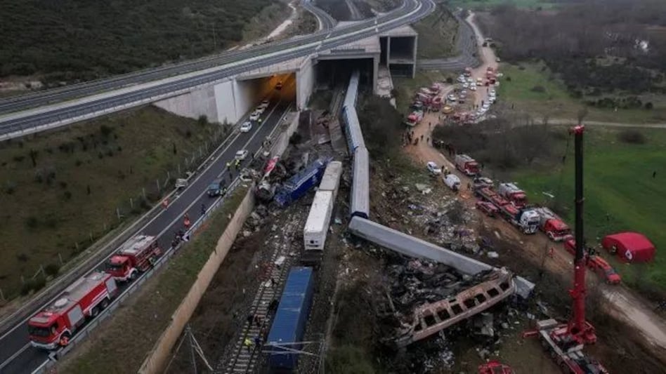 Greece Train Accident : ग्रीस में बड़ा ट्रेन हादसा, 36 की मौत, 80 से ज्यादा घायल, देखें फोटो Greece Train Accident : ग्रीस में बड़ा ट्रेन हादसा, 36 की मौत, 80 से ज्यादा घायल, देखें फोटो