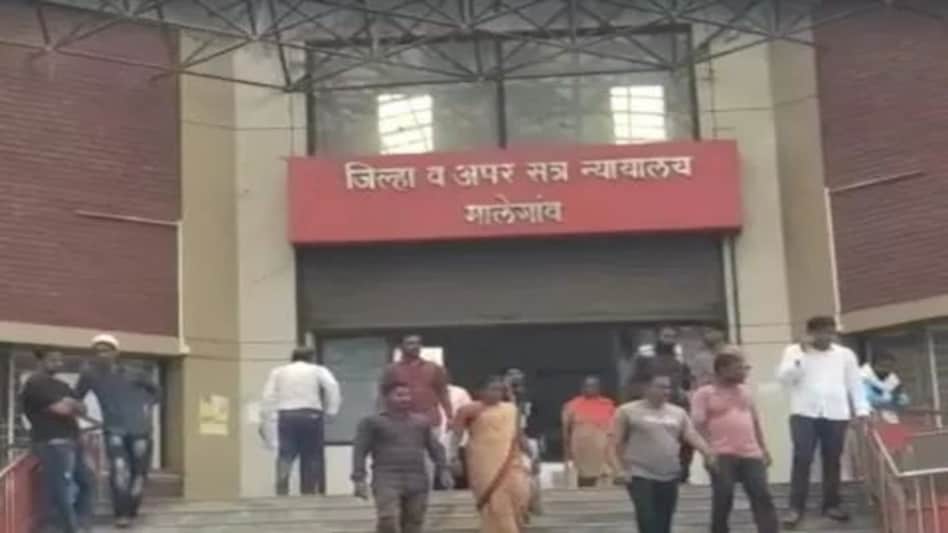 'एक दिन में दो पेड़ लगाओ और 5 बार नमाज पढ़ो', कोर्ट ने दी अजीब सजा 'एक दिन में दो पेड़ लगाओ और 5 बार नमाज पढ़ो', कोर्ट ने दी अजीब सजा