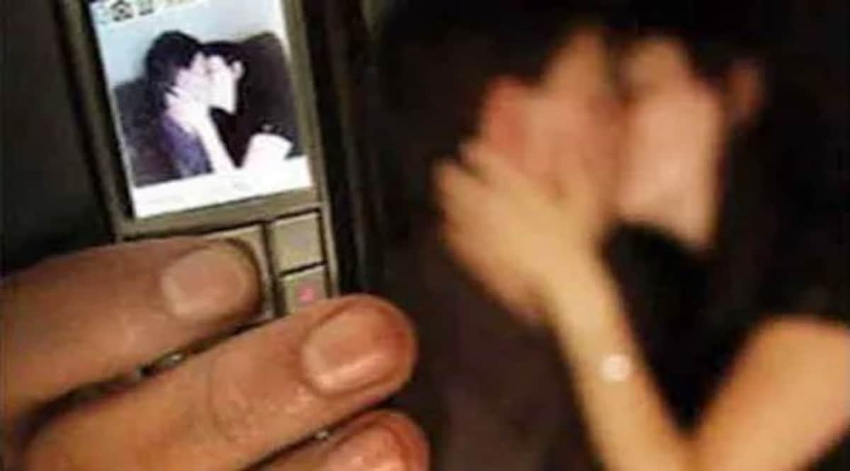 Crime News: 40 साल की महिला ने बच्चे के साथ बनाया पोर्न वीडियो, फिर किया इंस्टाग्राम पर अपलोड Crime News