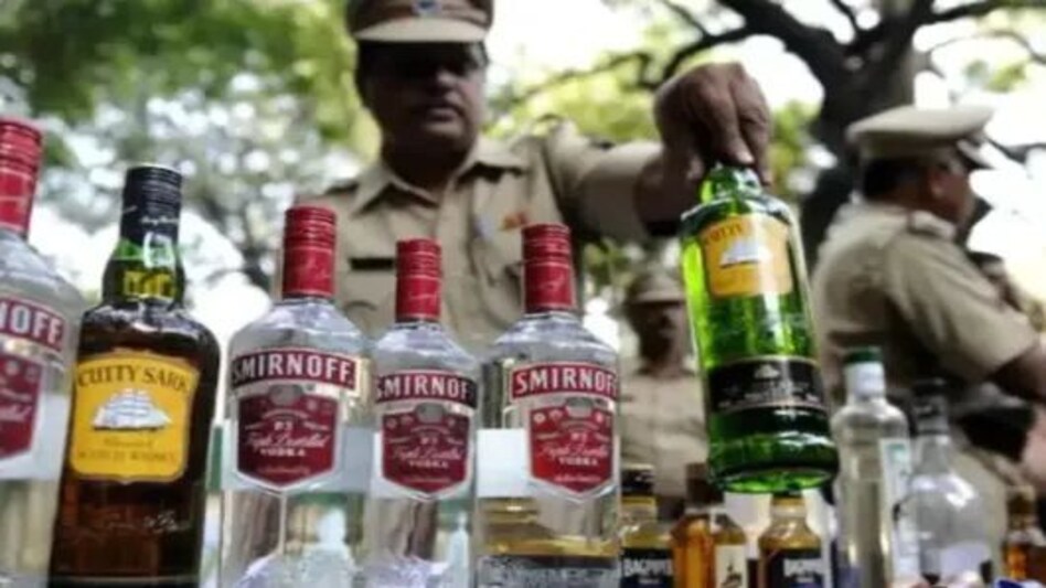 Bihar Crime: आबकारी विभाग ने 8 शराब कारोबारी सहित 21 लोगों को किया गिरफ्तार Bihar Crime: आबकारी विभाग ने 8 शराब कारोबारी सहित 21 लोगों को किया गिरफ्तार