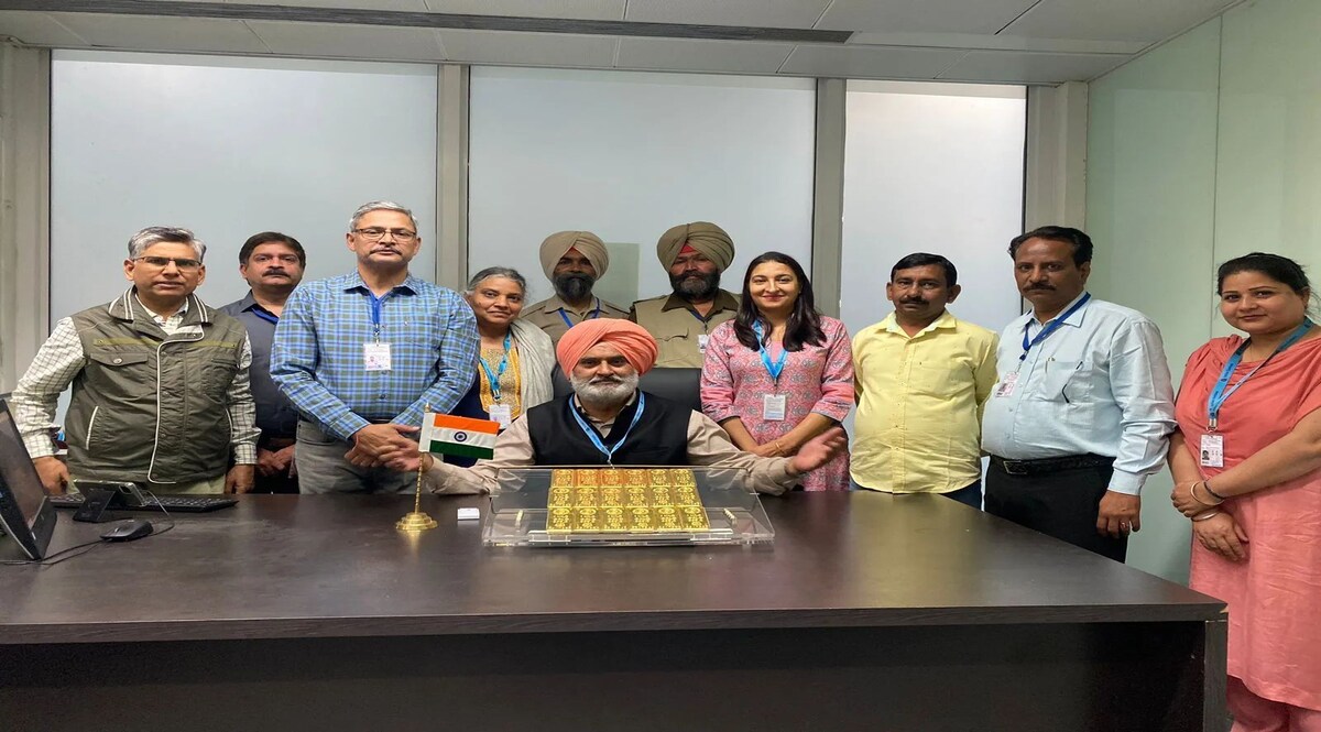 Chandigarh Gold: मोहाली एयरपोर्ट पर पकड़ा गया 10 करोड़ 28 लाख का सोना, दुबई से लाई गईं सोने की ईंटें गिरफ्तार हुआ यात्री