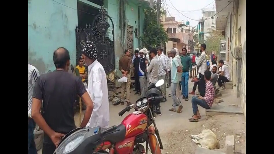 Haryana Crime: फरीदाबाद में चाकुओं से ताबड़तोड़ हमला कर एक की हत्या, तीन को किया जख्मी Haryana Crime: फरीदाबाद में चाकुओं से ताबड़तोड़ हमला कर एक की हत्या, तीन को किया जख्मी