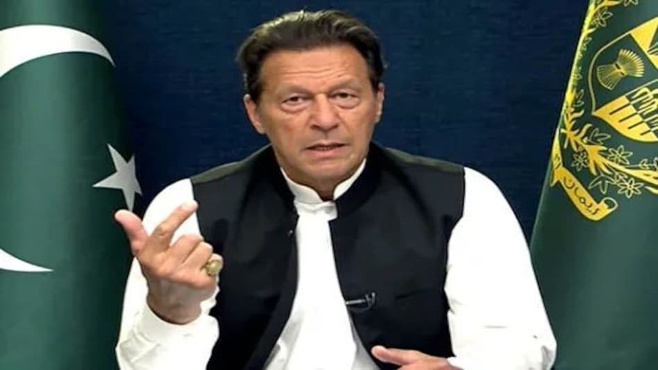 Pakistan Imran Khan Arrest Warrant: गिरफ्तारी का वारंट लेकर इमरान खान के घर पहुंची पुलिस Pakistan Imran Khan Arrest Warrant: गिरफ्तारी का वारंट लेकर इमरान खान के घर पहुंची पुलिस