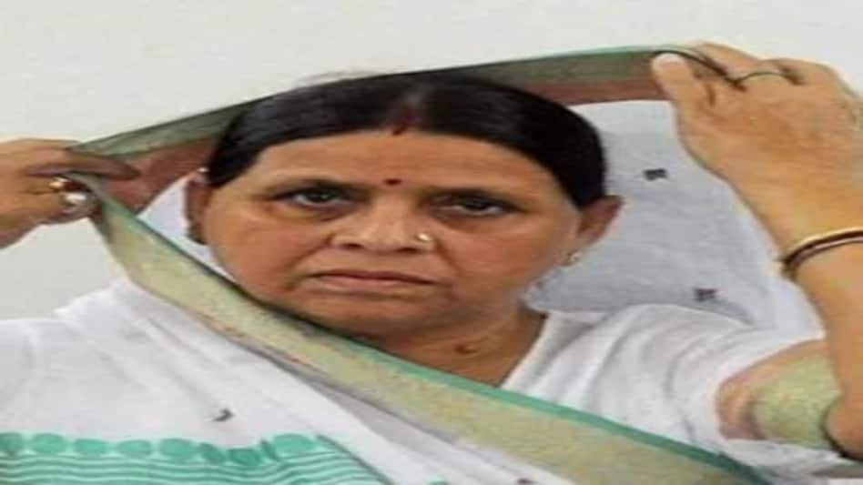 जमीन-नौकरी घोटाला: राबड़ी देवी के घर पहुंची सीबीआई! जमीन-नौकरी घोटाला: राबड़ी देवी के घर पहुंची सीबीआई!