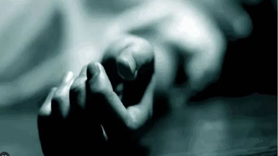 UP News: आर्थिक तंगी से जूझ रही महिला व दो बेटियों ने की खुदकुशी, पति की हो चुकी थी मौत! UP News: आर्थिक तंगी से जूझ रही महिला व दो बेटियों ने की खुदकुशी, पति की हो चुकी थी मौत!