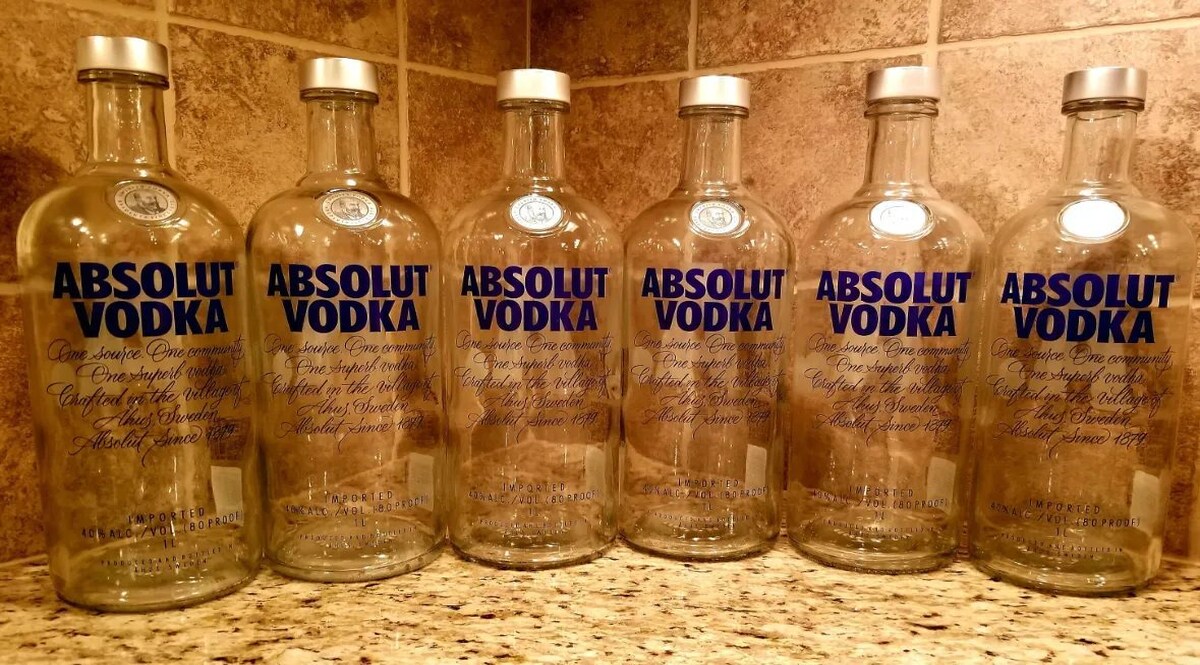 Viral News: डॉक्टर्स ने सर्जरी करके शख्स के पेट से निकाली वोदका बोतल Social Media