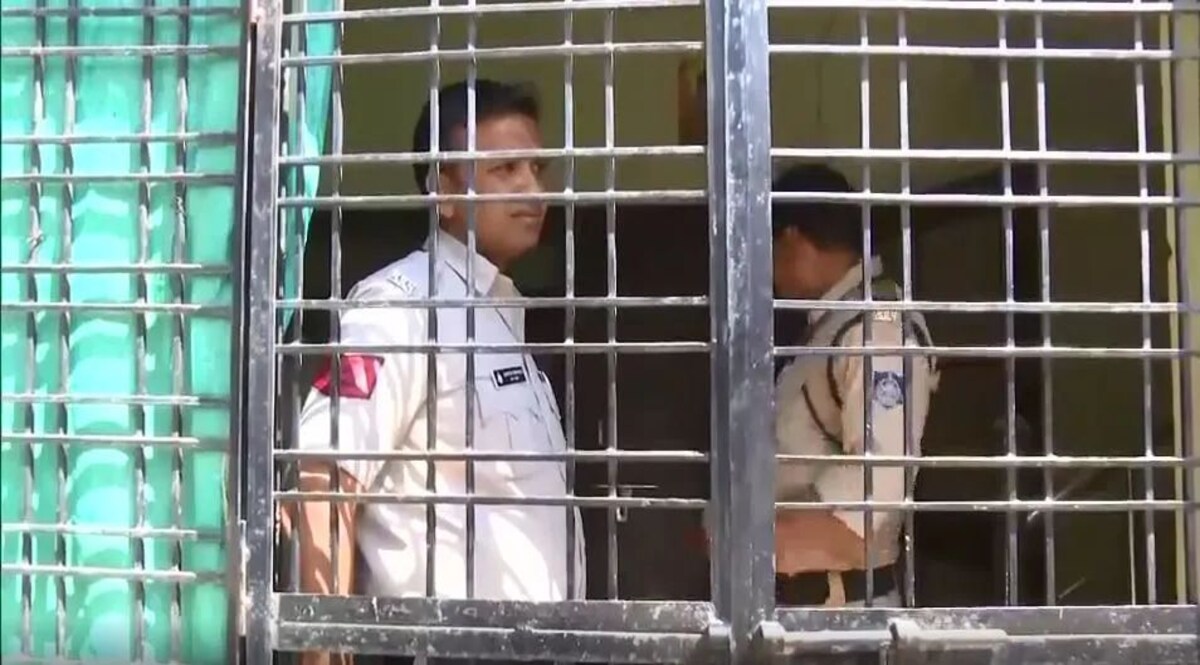 MP Crime: भोपाल में पुलिसकर्मी का शव रेल की पटरी पर मिला, पत्नी और बेटे की घर में मिली लाश जांच में जुटी पुलिस