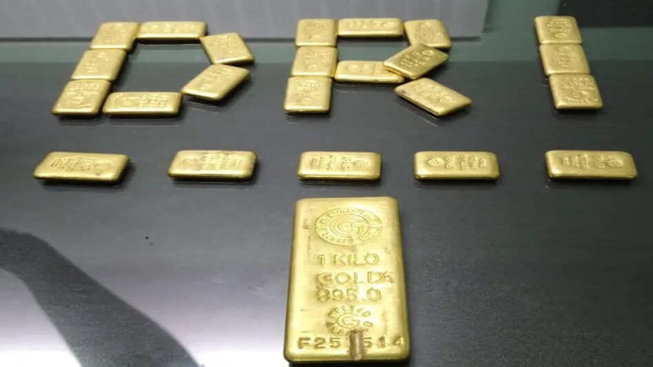 Gold Smuggling: DRI ने रेलवे स्टेशन से 4.21 करोड़ रुपये का सोना जब्त किया Gold Smuggling: DRI ने रेलवे स्टेशन से 4.21 करोड़ रुपये का सोना जब्त किया