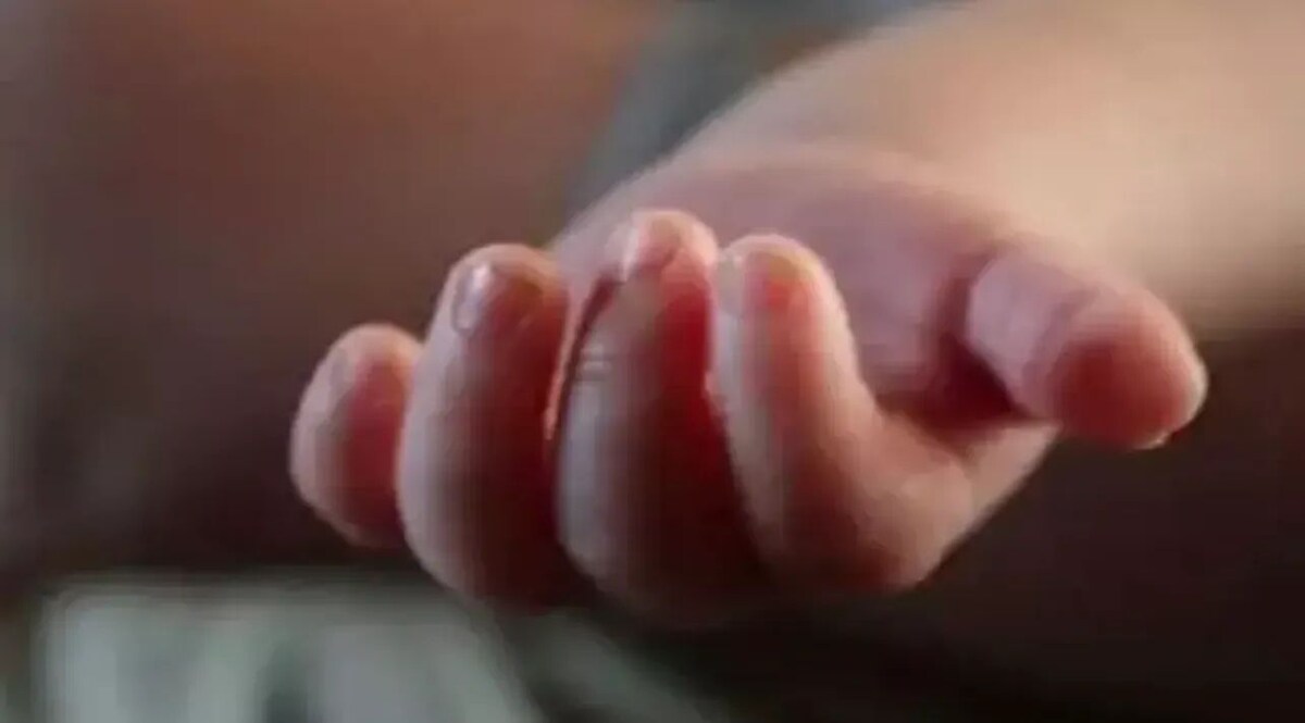 UP News: ग्रेटर नोएडा में 2 साल की बच्ची की टब में डूबने से मौत, टब में भरा था पानी जांच में जुटी पुलिस