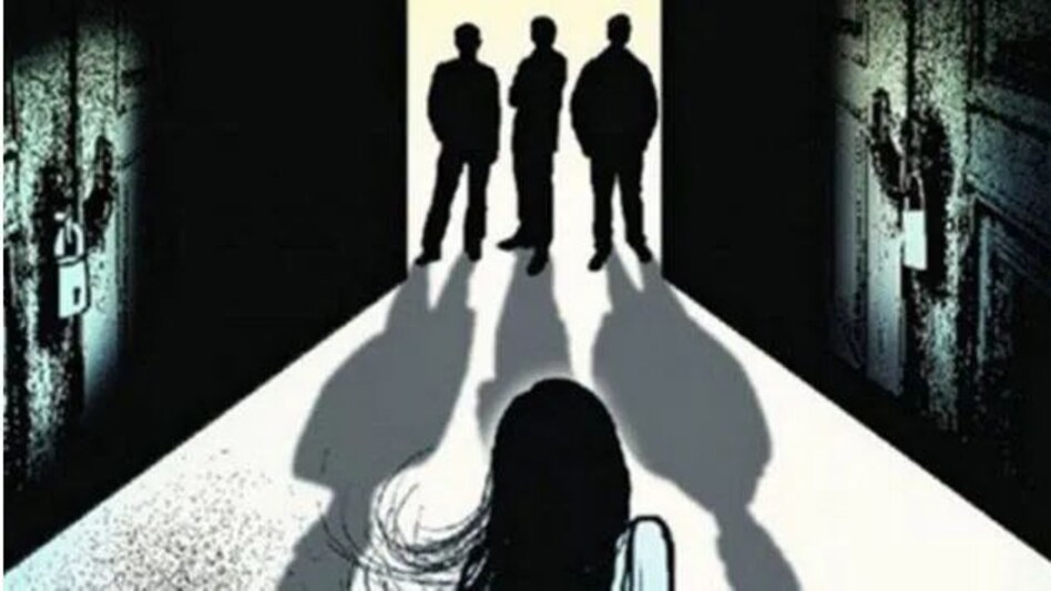 UP Rape News: अश्लील वीडियो बनाकर नाबालिग से 4 युवकों ने किया गैंगरेप! वीडियो वारयल करने की धमकी देकर करते थे गैंगरेप UP Rape News: अश्लील वीडियो बनाकर नाबालिग से 4 युवकों ने किया गैंगरेप! वीडियो वारयल करने की धमकी दे...