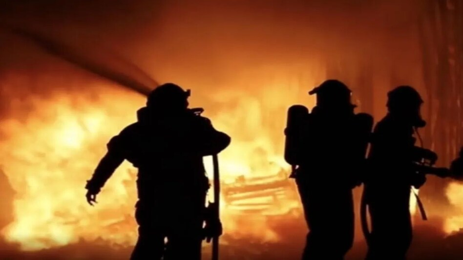 Punjabi News: कारखाना आया आग की चपेट में, तीन लोगों की हुई मौत और दो लोग गंभीर रूप से घायल Punjabi News: कारखाना आया आग की चपेट में, तीन लोगों की हुई मौत और दो लोग गंभीर रूप से घायल