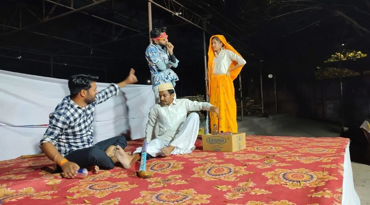 Dance in Shamshan Ghat: श्मशान घाट में चिताओं के बीच 'मुन्नी बदनाम' पर डांस Social Media