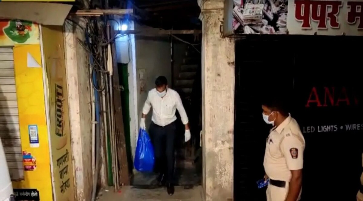 Mumbai Murder: हत्या कर महिला की लाश के किए टुकड़े, पॉलीथीन में पैक कर अलमारी में ठिकाने लगाया, इस तरह खुला राज़! जांच में जुटी पुलिस