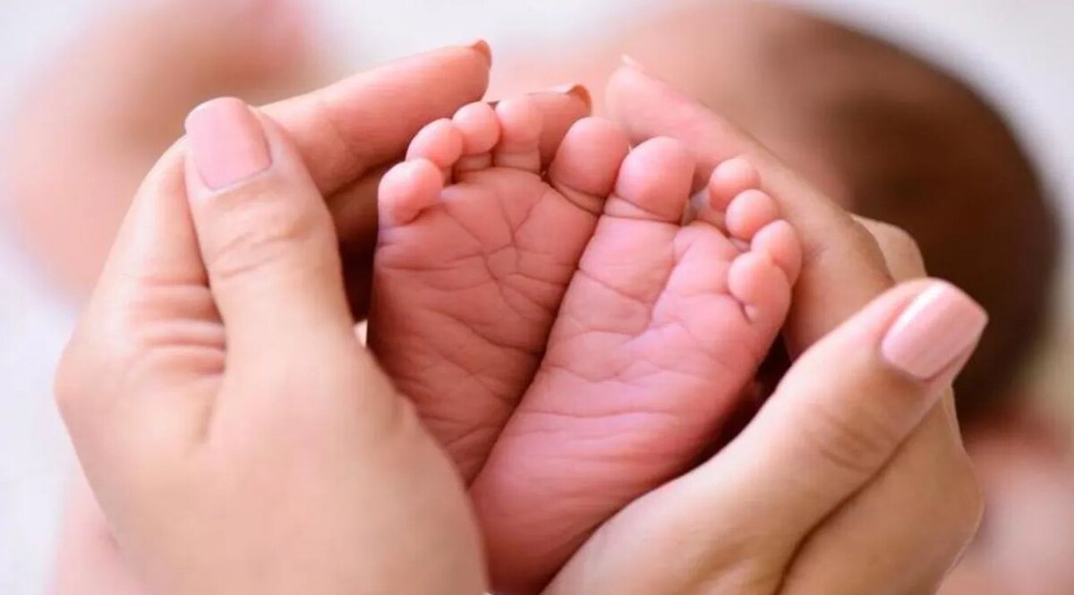 Crime News: हॉस्पिटल में आग लगने से नवजात बच्चे की हुई मौत Social Media