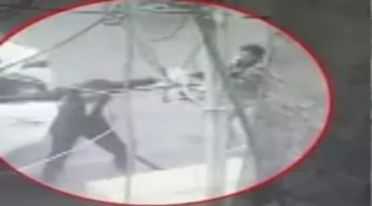 Umesh Pal Case: अतीक अहमद के करीबी को एसटीएफ ने लिया हिरासत में! Umesh Pal Case: अतीक अहमद के करीबी को एसटीएफ ने लिया हिरासत में!