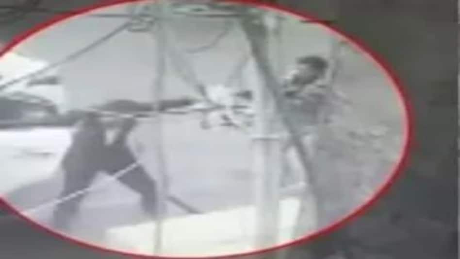 Umesh Pal Case: अतीक अहमद के करीबी को एसटीएफ ने लिया हिरासत में! Umesh Pal Case: अतीक अहमद के करीबी को एसटीएफ ने लिया हिरासत में!