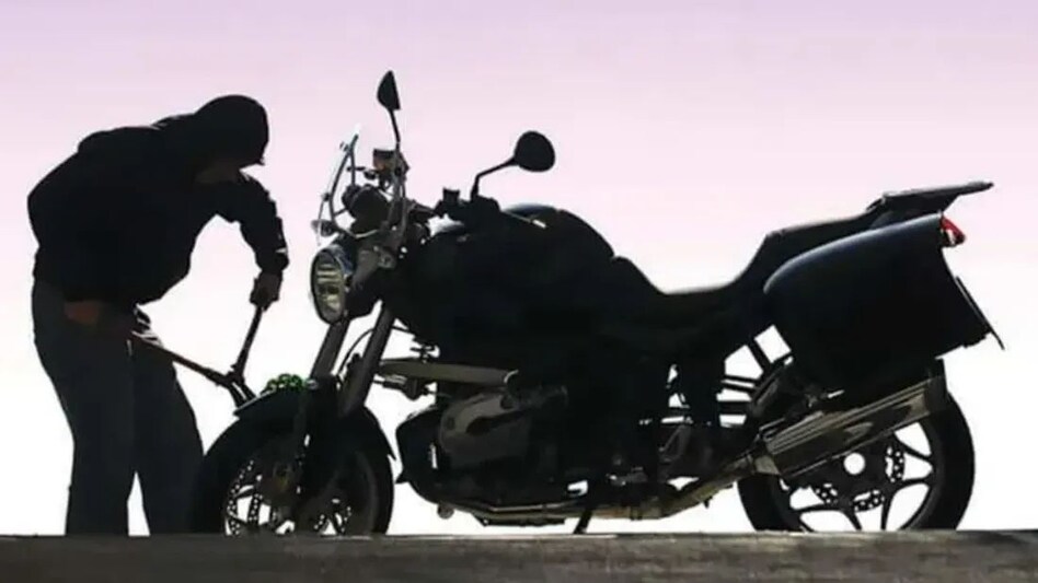 Crime News: 9 बाइक के साथ पकड़े गए बाइक चोर, पुलिस ने किया गिरफ्तार Crime News: 9 बाइक के साथ पकड़े गए बाइक चोर, पुलिस ने किया गिरफ्तार