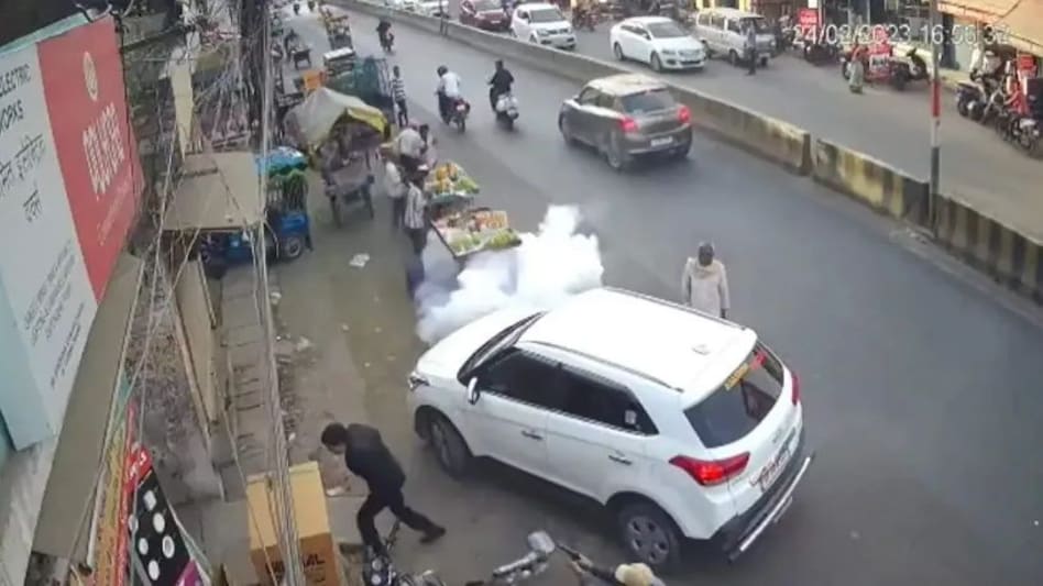 Umesh Pal Murder Case: उमेश पाल मर्डर में STF का बड़ा एक्शन, हिरासत में दो महिलाएं Umesh Pal Murder Case: उमेश पाल मर्डर में STF का बड़ा एक्शन, हिरासत में दो महिलाएं