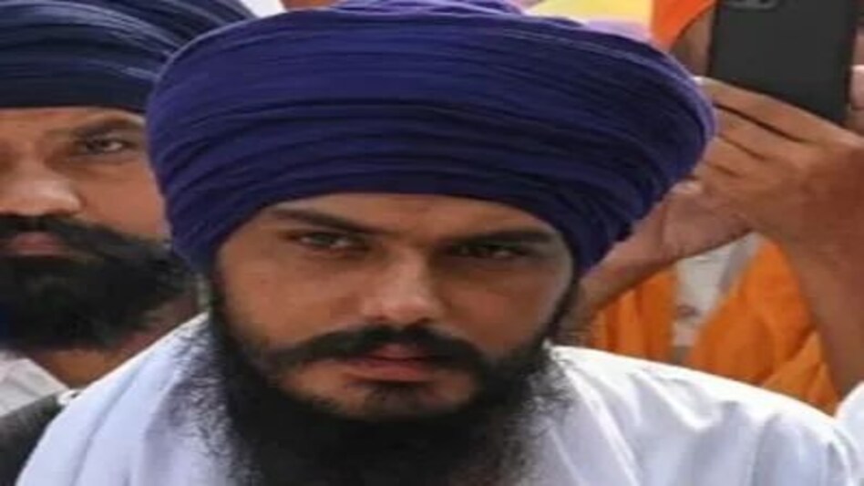 Action Agaimst Amritpal Singh: दावा अमृतपाल सिंह कर लिया गिरफ्तार, पंजाब पुलिस कर सकती है एनकाउंटर? वारिस पंजाब दे के वकील को सता रहा है ये डर Action Agaimst Amritpal Singh: दावा अमृतपाल सिंह कर लिया गिरफ्तार, पंजाब पुलिस कर सकती है एनकाउंटर?...
