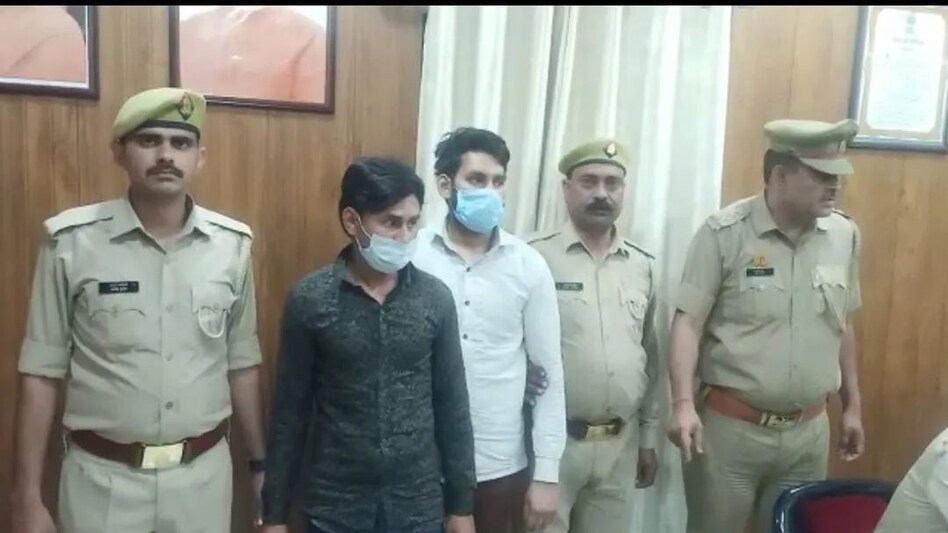 UP Crime News: चरित्र पर शक के चलते दो भाइयों ने की बहन की गला दबाकर हत्या, शव को हिंडन नदी में फेंका UP Crime News: चरित्र पर शक के चलते दो भाइयों ने की बहन की गला दबाकर हत्या, शव को हिंडन नदी में फें...