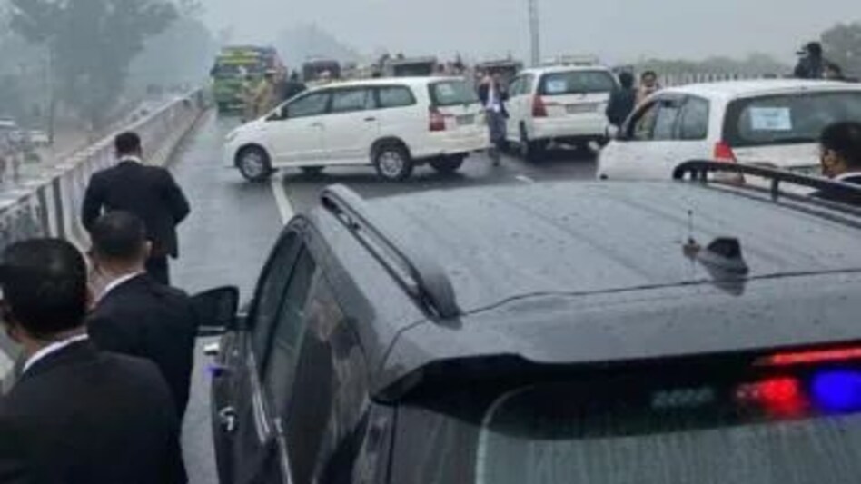 PM Security Lapse : तत्कालीन DGP, DIG और SSP पर कार्रवाई का ऐलान! PM Security Lapse : तत्कालीन DGP, DIG और SSP पर कार्रवाई का ऐलान!