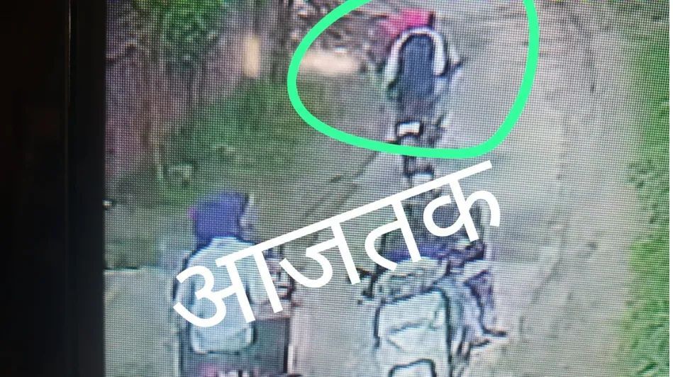 Punjab Amritpal Case: इस तरह भागा अमृतपाल, हुलिया बदलकर बाइक से भागते अमृतपाल की तस्वीरें देखिए