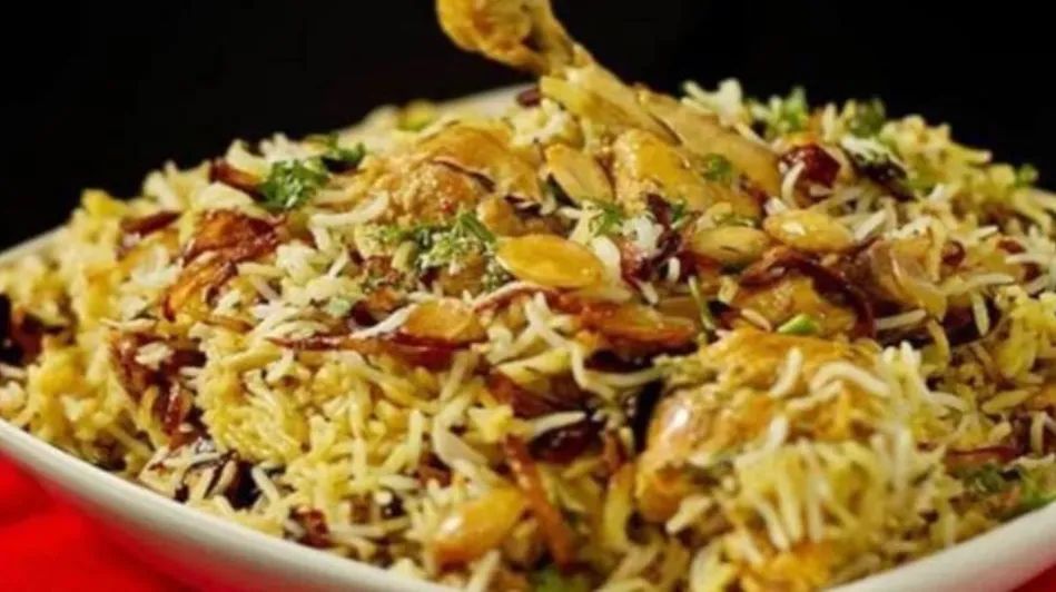 Mumbai News: कच्चे पुलाव को लेकर हुआ बवाल, बिरयानी के लिए चले लात घूंसे और चाकू 