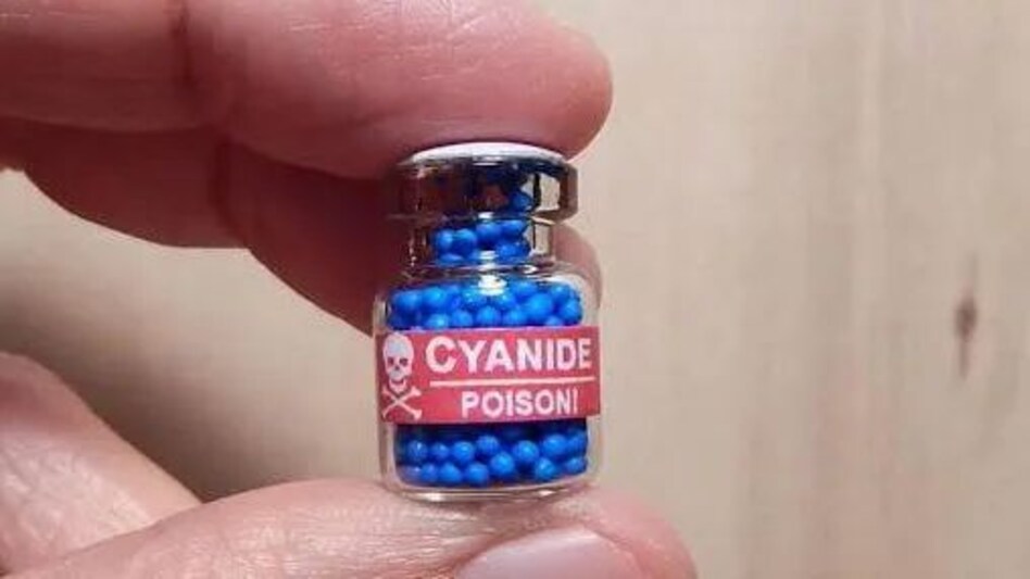Hyderabad News: पिता ने बच्चों और बीवी को खिलाया जहर, एक ही घर से मिली 4 लाश Hyderabad News: पिता ने बच्चों और बीवी को खिलाया जहर, एक ही घर से मिली 4 लाश