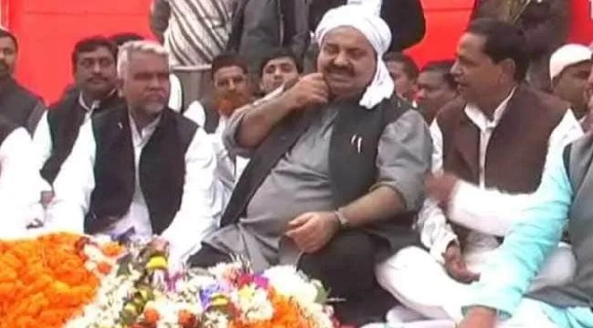 Atiq Ahmed: अतीक अहमद को लेने के लिए गुजरात के साबरमती जेल पहुंची UP पुलिस अतीक अहमद को लेने के लिए यूपी पुलिस गुजरात के साबरमती जेल पहुंच गई है.