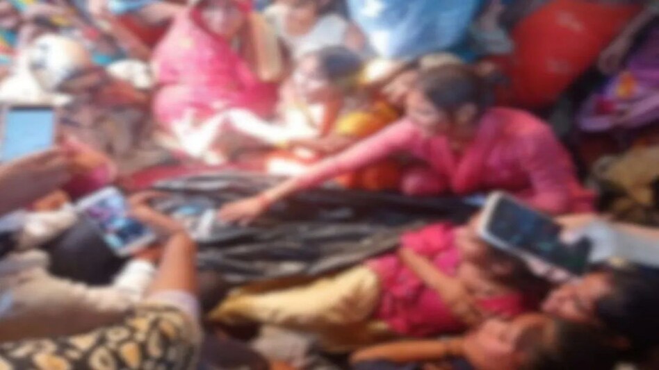 Up Horrific Rape and Murder: औरैया में 8 साल की मासूम से निर्भया जैसी दरिंदगी, रेप के बाद हत्या Up Horrific Rape and Murder: औरैया में 8 साल की मासूम से निर्भया जैसी दरिंदगी, रेप के बाद हत्या