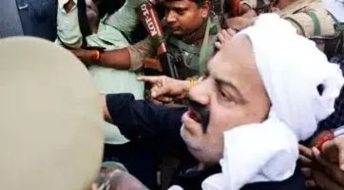 Atiq Ahmed News: अतीक अहमद नैनी जेल से कोर्ट के लिए रवाना! Atiq Ahmed News: अतीक अहमद को लेकर जेल अधिकारी नैनी जेल से निकले
